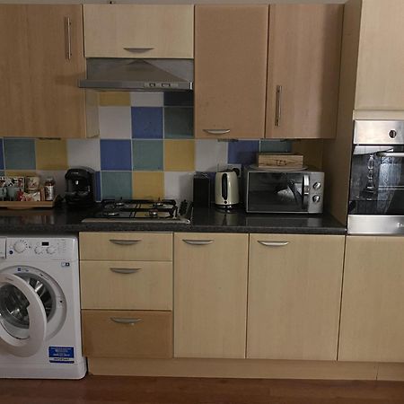& Cosy Apartment In The Heart Of Stokes Croft Bristol Eksteriør billede
