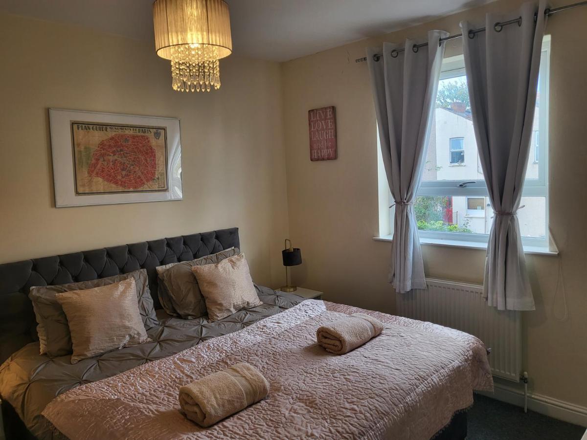 & Cosy Apartment In The Heart Of Stokes Croft Bristol Eksteriør billede